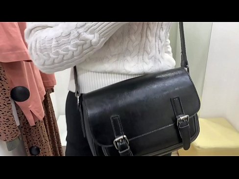 ❤️ Masturbasi publik dari jalang muda FeralBerry dengan dildo di kamar pas ️ Sex pada kami id.sex-porntube.ru ❤